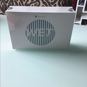 Facial cleansing wipes